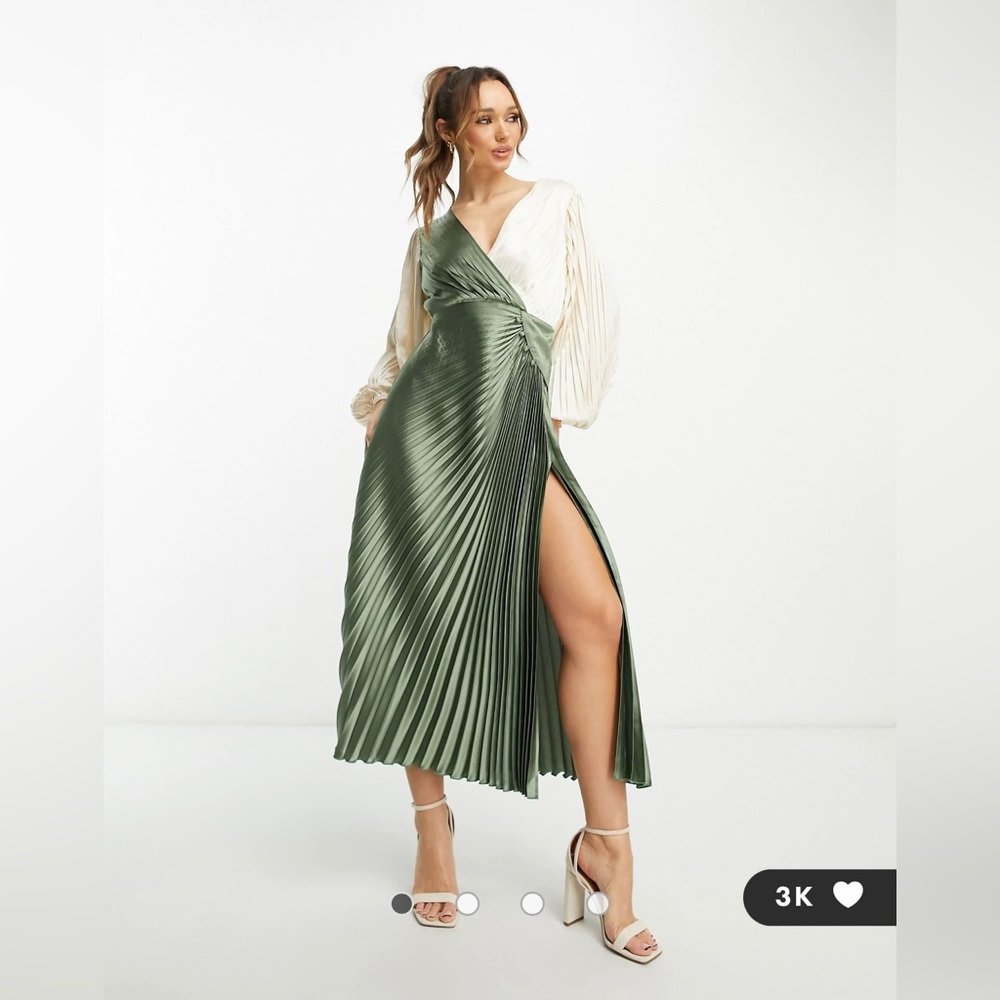 #106 NWOT ASOS DESIGN long pleated satin midi dress in green and cream colour